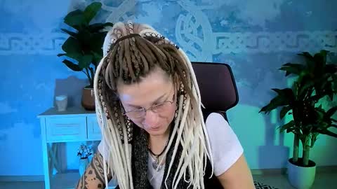 Frida Tander online show from 12-14-25, 05:13