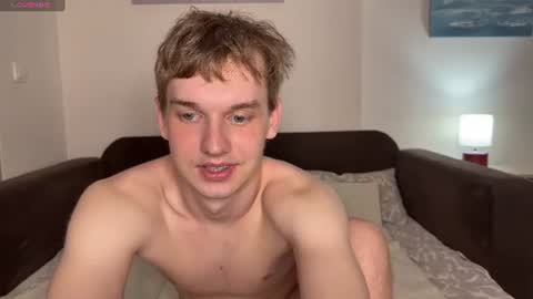 Snapshot of friday_gay_dude chatting on 06-19-26, 05:45 Andrew online show from 06-19-26, 05:45