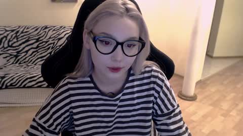 Snapshot of fromsun_forsoul chatting on 12-03-24, 10:28 Lilith online show from 12-03-24, 10:28