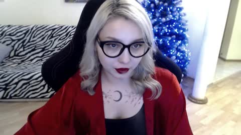 Snapshot of fromsun_forsoul chatting on 12-18-24, 10:08 Lilith online show from 12-18-24, 10:08