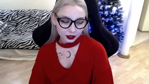 Snapshot of fromsun_forsoul chatting on 12-27-24, 06:46 Lilith online show from 12-27-24, 06:46