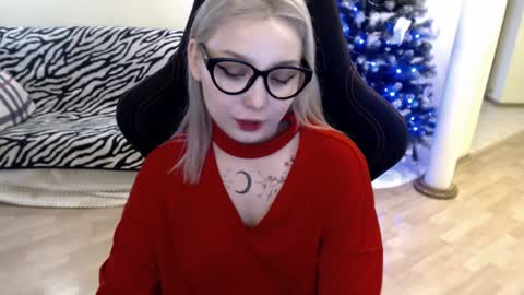 Snapshot of fromsun_forsoul chatting on 12-27-24, 10:12 Lilith online show from 12-27-24, 10:12