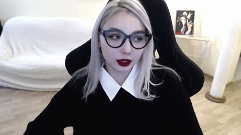 Snapshot of fromsun_forsoul chatting on 02-05-25, 10:51 Lilith online show from 02-05-25, 10:51