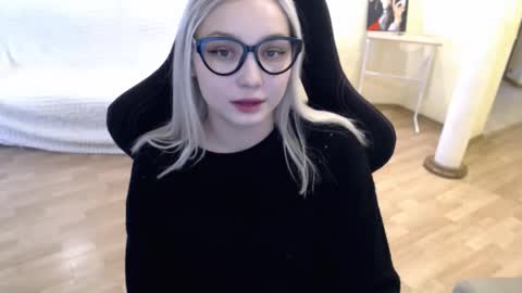 Snapshot of fromsun_forsoul chatting on 02-17-25, 06:42 Lilith online show from 02-17-25, 06:42