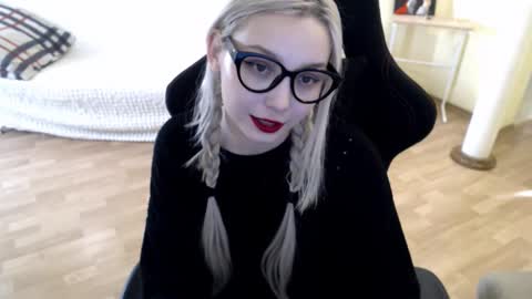 Snapshot of fromsun_forsoul chatting on 02-17-25, 12:48 Lilith online show from 02-17-25, 12:48