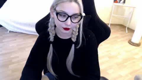 Snapshot of fromsun_forsoul chatting on 02-18-25, 06:59 Lilith online show from 02-18-25, 06:59