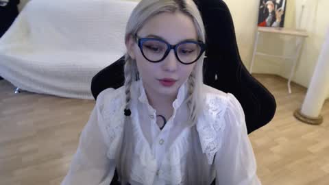 Snapshot of fromsun_forsoul chatting on 02-19-25, 07:06 Lilith online show from 02-19-25, 07:06