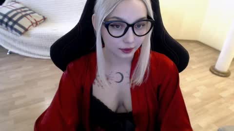 Snapshot of fromsun_forsoul chatting on 02-26-25, 11:09 Lilith online show from 02-26-25, 11:09