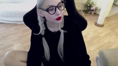 Snapshot of fromsun_forsoul chatting on 03-11-25, 07:37 Lilith online show from 03-11-25, 07:37