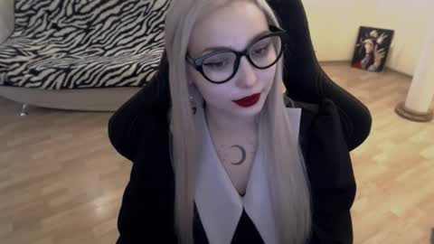Snapshot of fromsun_forsoul chatting on 09-11-25, 11:43 Lilith online show from 09-11-25, 11:43