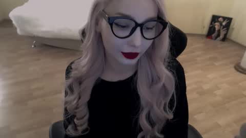 Snapshot of fromsun_forsoul chatting on 09-29-25, 01:38 Lilith online show from 09-29-25, 01:38