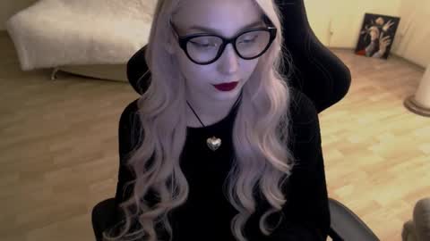 Snapshot of fromsun_forsoul chatting on 10-02-25, 04:03 Lilith online show from 10-02-25, 04:03