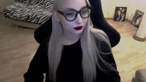 Snapshot of fromsun_forsoul chatting on 10-14-25, 04:30 Lilith online show from 10-14-25, 04:30