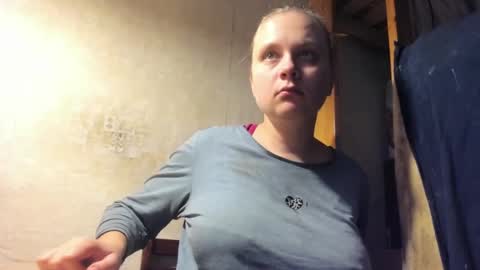 Snapshot of frumcake chatting on 03-06-25, 12:19 FrumCake online show from 03-06-25, 12:19