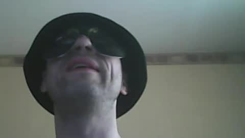 Snapshot of fryboxxxxx chatting on 04-25-26, 06:38 fry online show from 04-25-26, 06:38