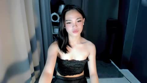 Snapshot of fuchsia_love chatting on 12-23-24, 07:52 HI IM RONA DONT FORGET GIVE ME THUMBS UP AND JOIN TO MY FANCLUB online show from 12-23-24, 07:52