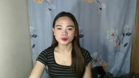 Snapshot of fuchsia_love chatting on 09-10-25, 06:08 HI IM RONA DONT FORGET GIVE ME THUMBS UP AND JOIN TO MY FANCLUB online show from 09-10-25, 06:08