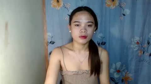 Snapshot of fuchsia_love chatting on 09-12-25, 05:40 HI IM RONA DONT FORGET GIVE ME THUMBS UP AND JOIN TO MY FANCLUB online show from 09-12-25, 05:40