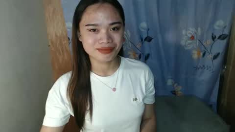 Snapshot of fuchsia_love chatting on 09-21-25, 03:24 HI IM RONA DONT FORGET GIVE ME THUMBS UP AND JOIN TO MY FANCLUB online show from 09-21-25, 03:24