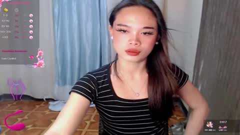 Snapshot of fuchsia_love chatting on 10-04-25, 04:27 HI IM RONA DONT FORGET GIVE ME THUMBS UP AND JOIN TO MY FANCLUB online show from 10-04-25, 04:27