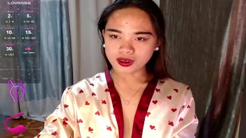 Snapshot of fuchsia_love chatting on 10-11-25, 06:17 HI IM RONA DONT FORGET GIVE ME THUMBS UP AND JOIN TO MY FANCLUB online show from 10-11-25, 06:17