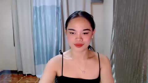 Snapshot of fuchsia_love chatting on 10-18-25, 09:37 HI IM RONA DONT FORGET GIVE ME THUMBS UP AND JOIN TO MY FANCLUB online show from 10-18-25, 09:37