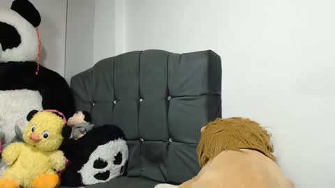 Mia and Gary  online show from 03-12-25, 07:35