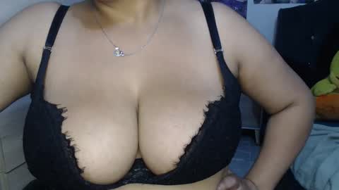 Mia and Gary  online show from 11-08-25, 02:34