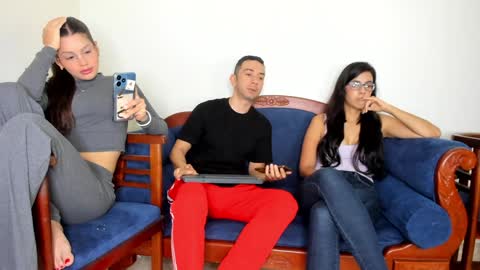 Snapshot of funcouple1985 chatting on 12-12-24, 03:05 Sammygirl tommy guy friends with benefits online show from 12-12-24, 03:05