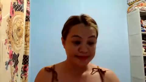 Snapshot of funluvnpinay4u chatting on 06-20-26, 01:19 MAE online show from 06-20-26, 01:19