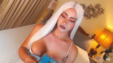 Snapshot of funtastic_harlow chatting on 11-18-25, 06:23 Maddonna online show from 11-18-25, 06:23