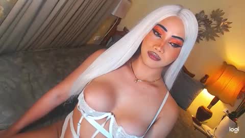 Snapshot of funtastic_harlow chatting on 12-17-25, 06:41 Maddonna online show from 12-17-25, 06:41