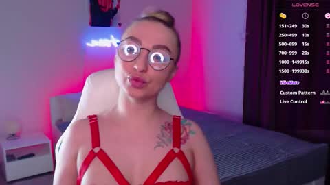 Snapshot of fuvbunnybutt chatting on 03-15-26, 02:17 Mistress online show from 03-15-26, 02:17