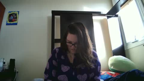 fuzzypeaches87 online show from 04-22-26, 12:18