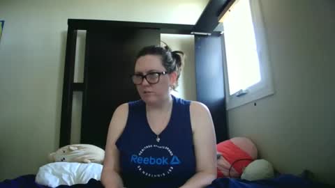 fuzzypeaches87 online show from 04-26-26, 04:04