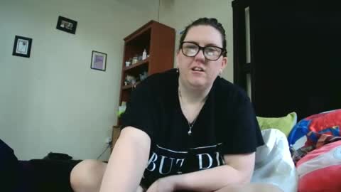 fuzzypeaches87 online show from 04-28-26, 04:12