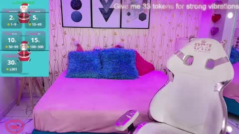 Snapshot of gabby_evanns chatting on 12-27-24, 12:01 gabby_evanns online show from 12-27-24, 12:01