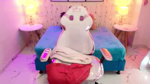 Snapshot of gabby_evanns chatting on 03-08-25, 03:13 gabby_evanns online show from 03-08-25, 03:13