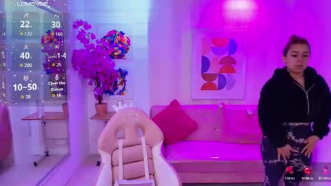 Snapshot of gabby_evanns chatting on 10-07-25, 12:02 gabby_evanns online show from 10-07-25, 12:02