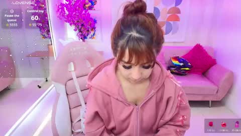 Snapshot of gabby_evanns chatting on 10-13-25, 12:05 gabby_evanns online show from 10-13-25, 12:05