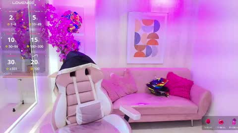 Snapshot of gabby_evanns chatting on 10-14-25, 11:55 gabby_evanns online show from 10-14-25, 11:55