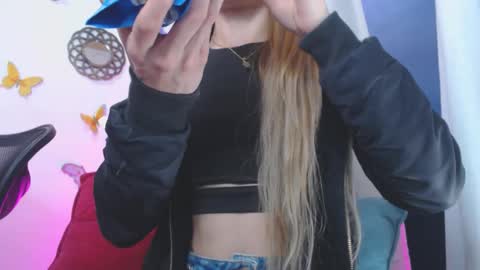 Snapshot of gabbyhills_ chatting on 10-15-25, 10:37 Gabby online show from 10-15-25, 10:37