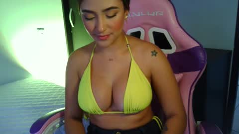 Snapshot of gabi_xi chatting on 01-08-25, 02:25 Gabi online show from 01-08-25, 02:25