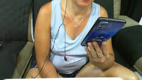 Snapshot of gabibrasil chatting on 02-25-25, 02:47 gaby layla online show from 02-25-25, 02:47