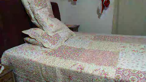 Snapshot of gabibrasil chatting on 12-18-25, 12:38 gaby layla online show from 12-18-25, 12:38