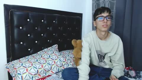 gabriel_x18 online show from 02-03-26, 04:32