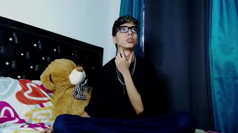 gabriel_x18 online show from 02-09-26, 12:42