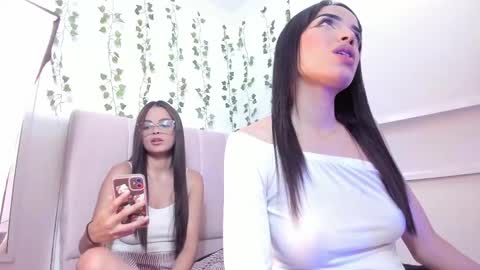 Snapshot of gabrielle_steele chatting on 03-03-25, 03:30 online show from 03-03-25, 03:30