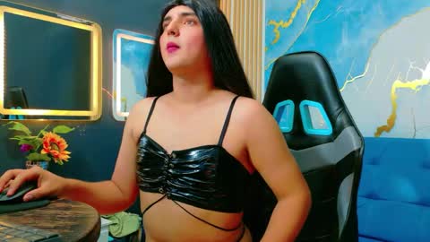 Snapshot of gaby_gil_ chatting on 05-19-26, 12:44 GABY GIL online show from 05-19-26, 12:44