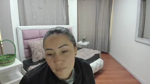 gabriela online show from 06-18-26, 04:33
